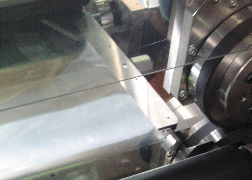 Sheet cutting machine